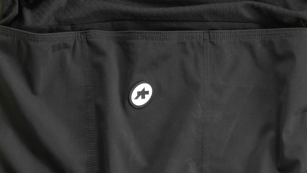 Assos Mille GTS Spring Fall Jacket C2 pockets detail