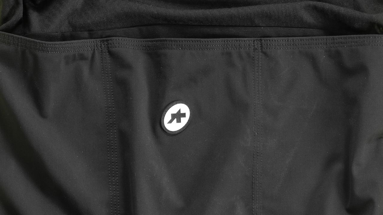 Assos Mille GTS Spring Fall Jacket C2 pockets detail