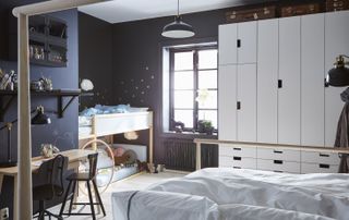 How to design a kid's room: Kids' shared bedroom with dark blue scheme and wo