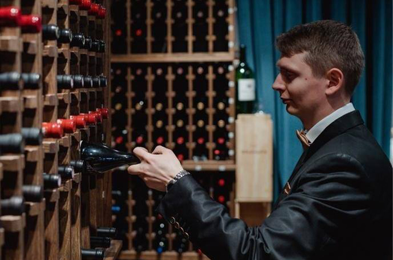 Moldovan sommelier Denis Lungu