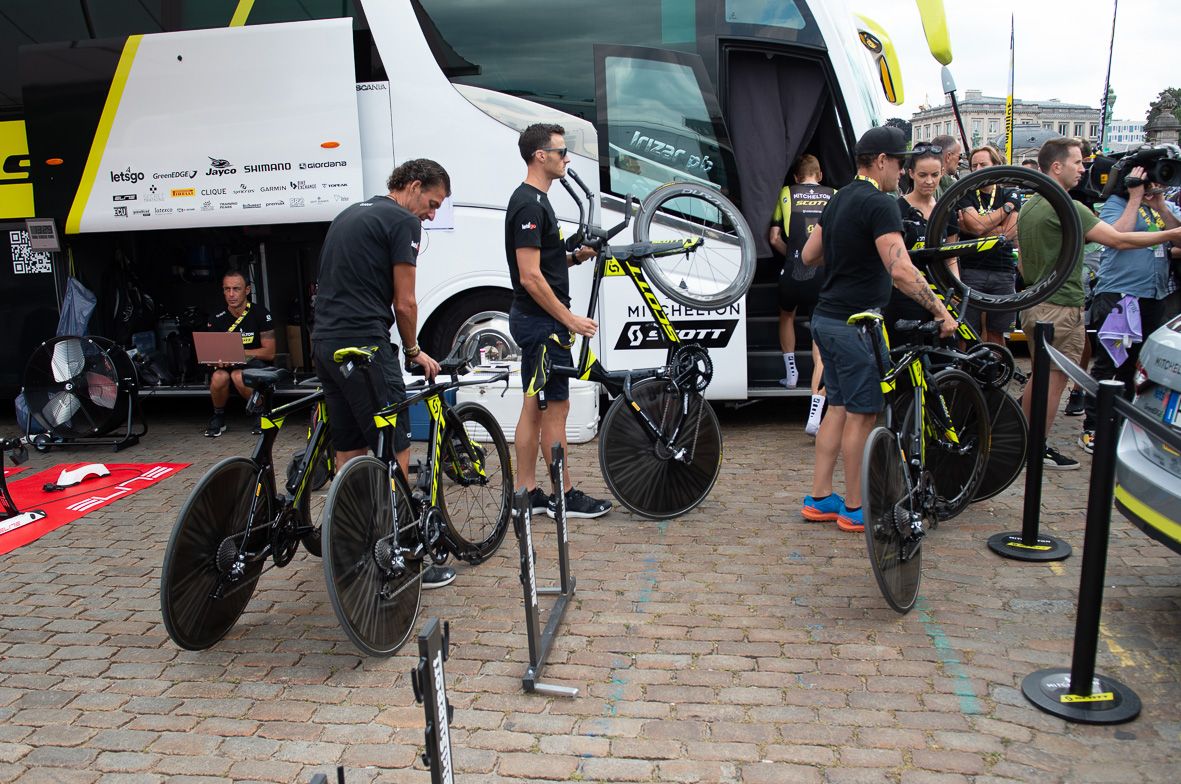 Mitchelton-Scott use Lightweight Autobahn rear disc wheels