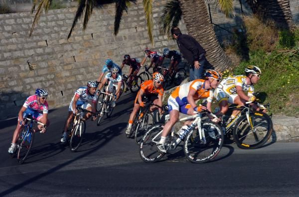 Positioning on the descents of the Cipressa and Poggio is vital