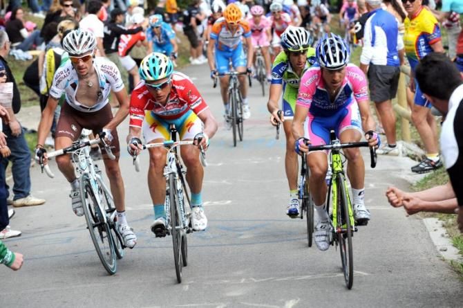 Gadret, Vinokourov, Nibali and Cunego ride up the Zoncolan in 2010