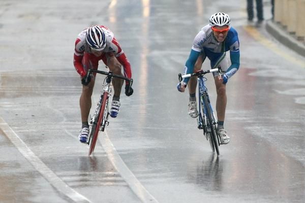 Alexander Mironov (Itera - Katusha) outsprints Timon Seubert (Team Netapp) for third place.