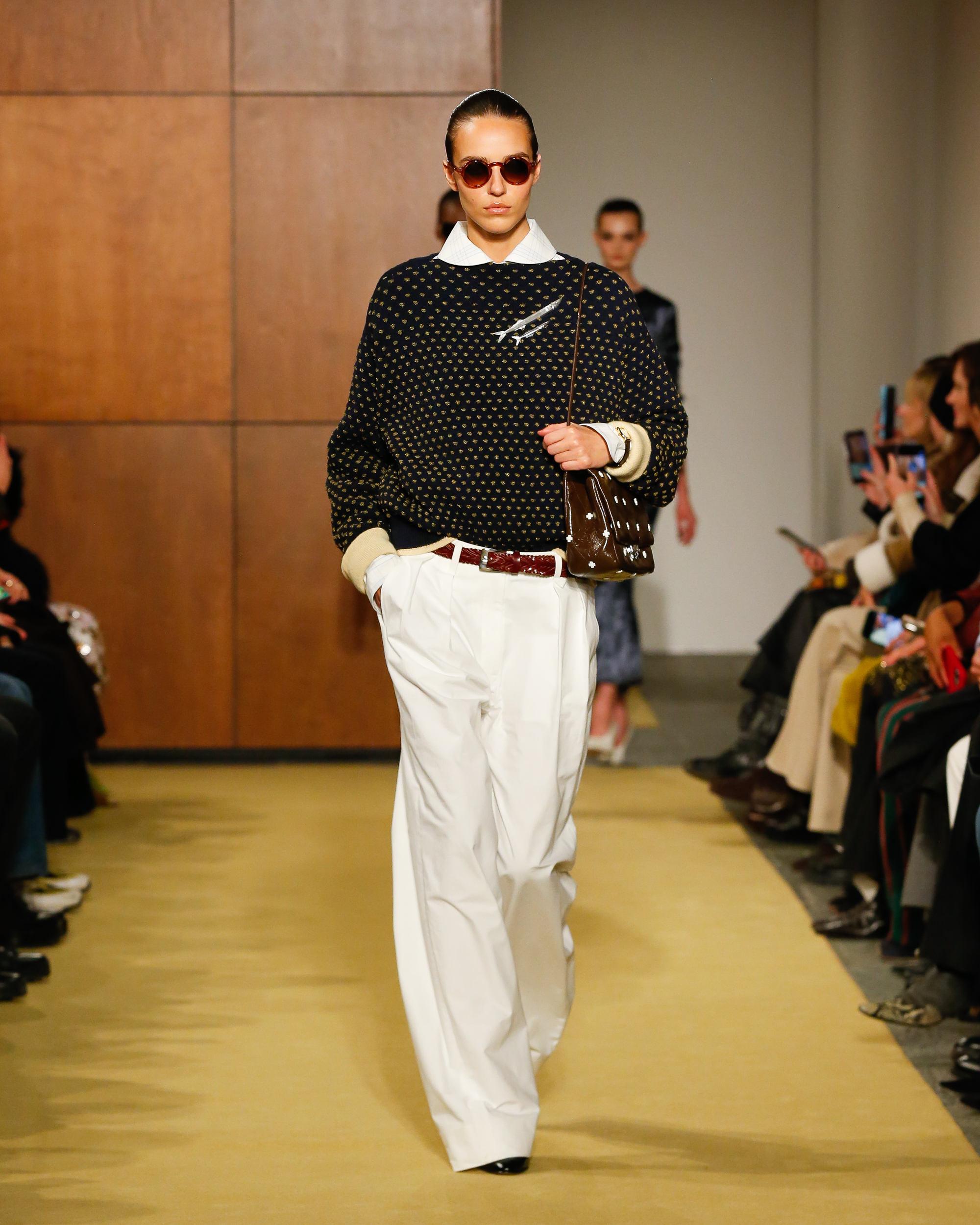 Tory Burch F/W 26 runway model.