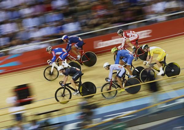 The pace was fast and furious for the omnium's 15km scratch race.