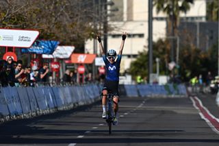 Floortje Mackaij solos to Vuelta CV Feminas victory