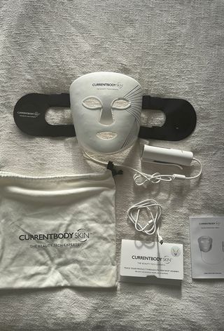 What's inside the Currentbody LED Mask Series 2 box