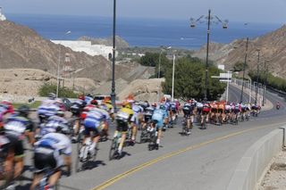 The peloton at the Tour of Oman (Sunada)