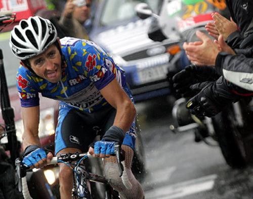 Roberto Heras (Liberty Seguros) gets the tongue-action happening.