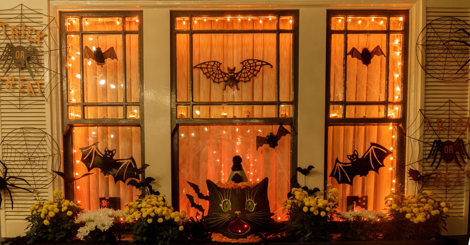 Halloween window decor 10 spooky ideas for indoors and out Homes