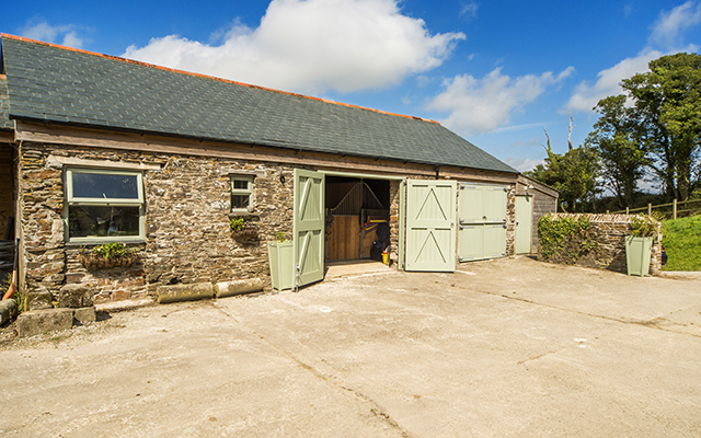 0717-0241-Truro-PolmennaFM-stables.jpg
