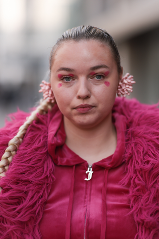 Woman at LFW with graphic eyeliner