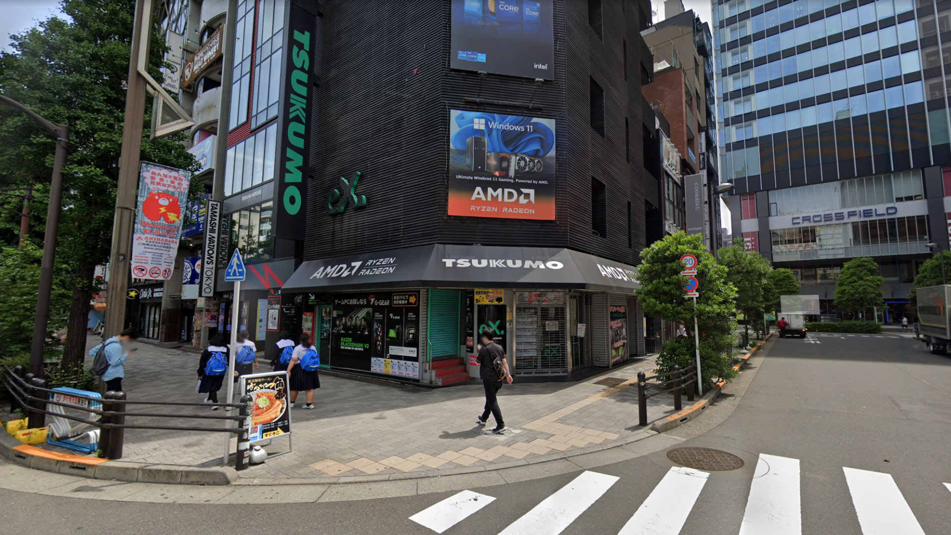 A Google Street View image of the exterior of Tsukumo's shop in Akihabara. 