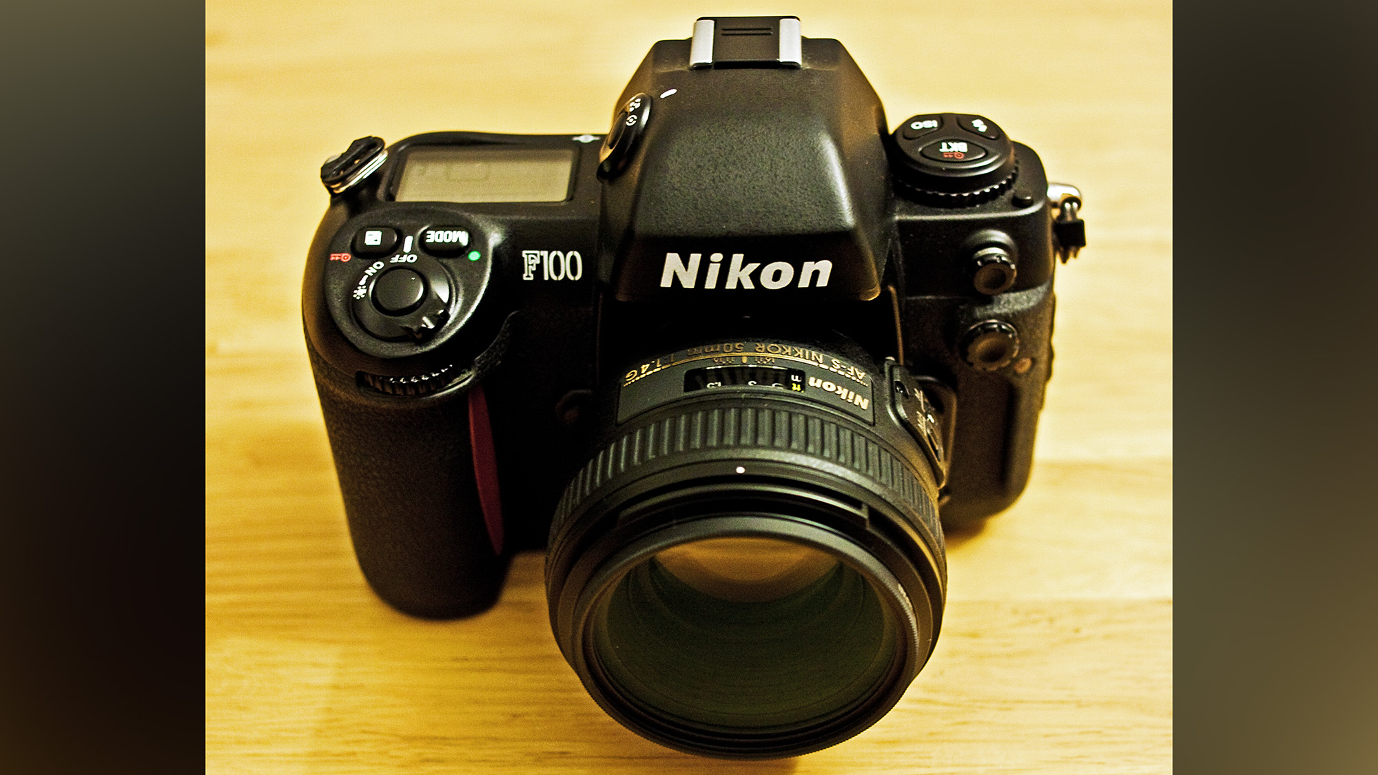 Nikon F100 with Nikon AF-S NIKKOR 50mm f/1.4G lens by Ivan Santos