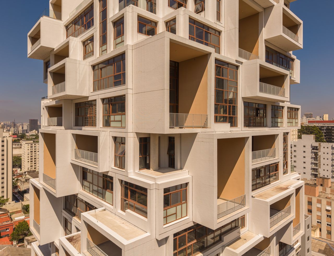 More views of the Valente building, S&atilde;o Paulo