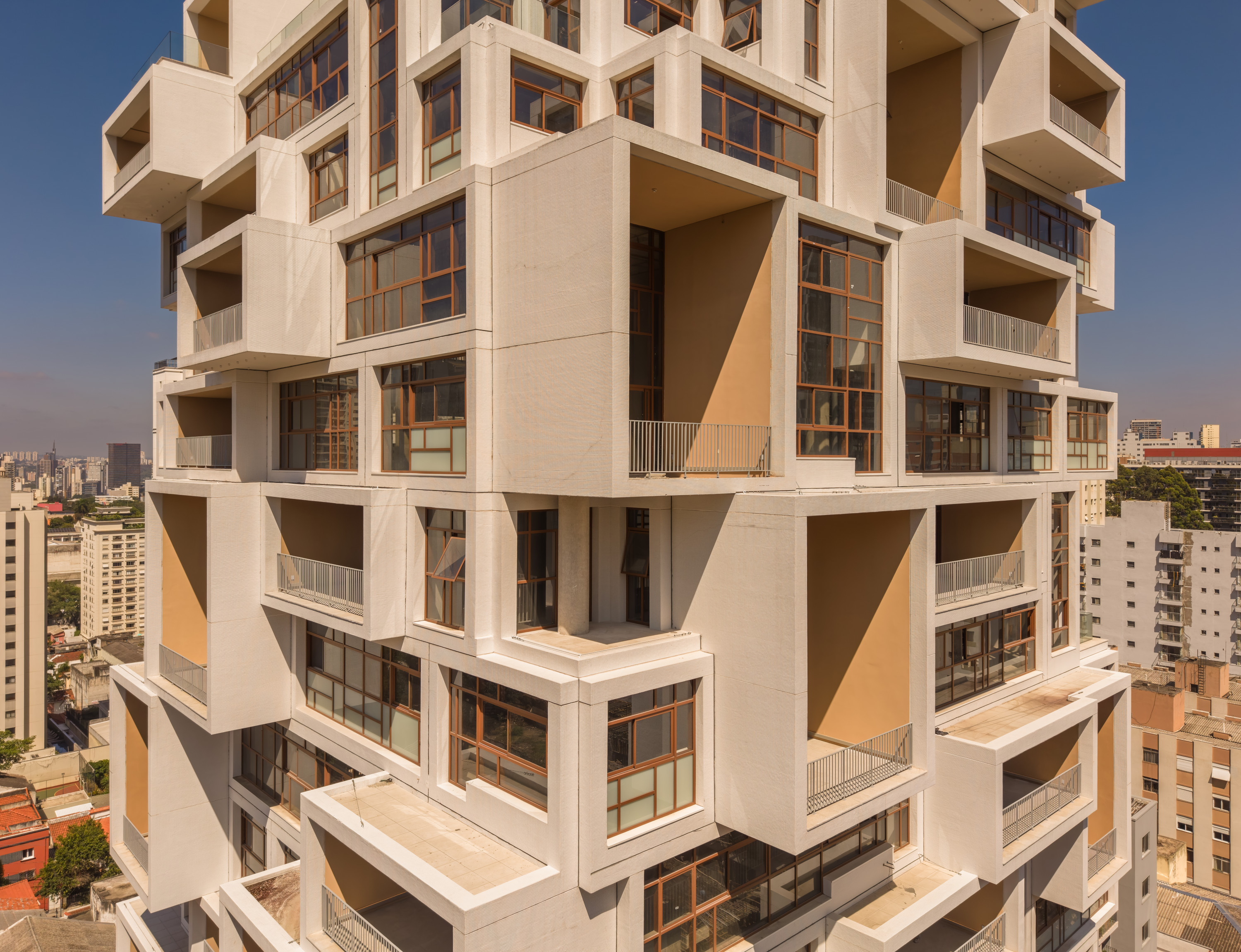 More views of the Valente building, São Paulo