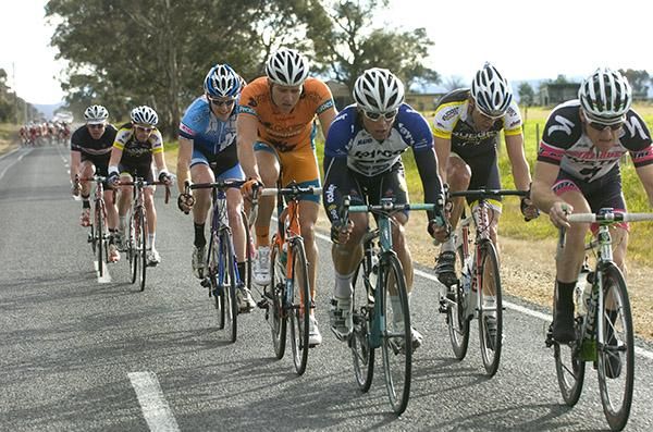 A small gap had opened up nearing fifteen kilometres to the finish in Maffra.