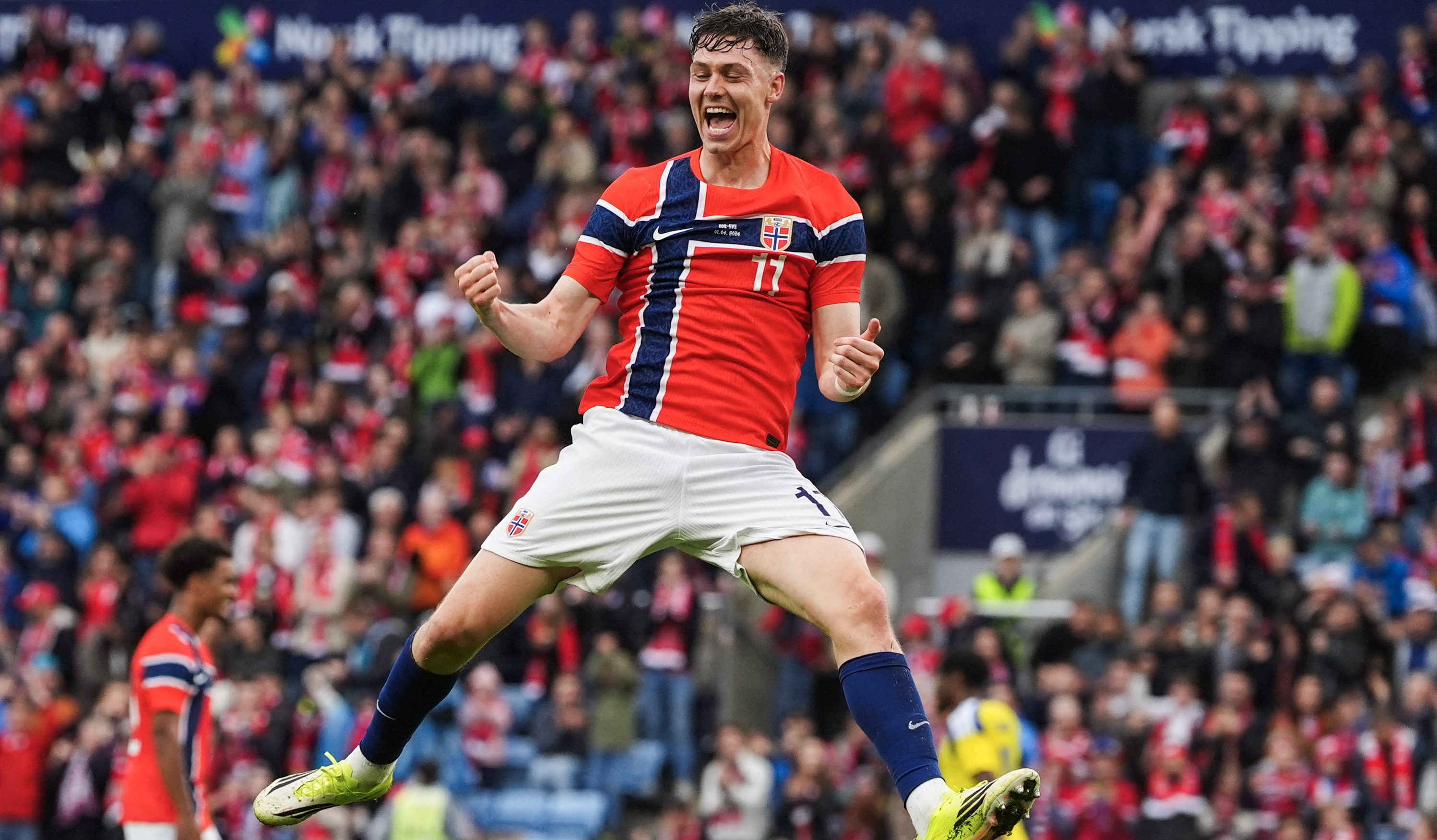 Jorgen Strand Larsen celebrates scoring the 3-0 goal with his teammates during the friendly match between Norway and Sweden at Ullevaal Stadium