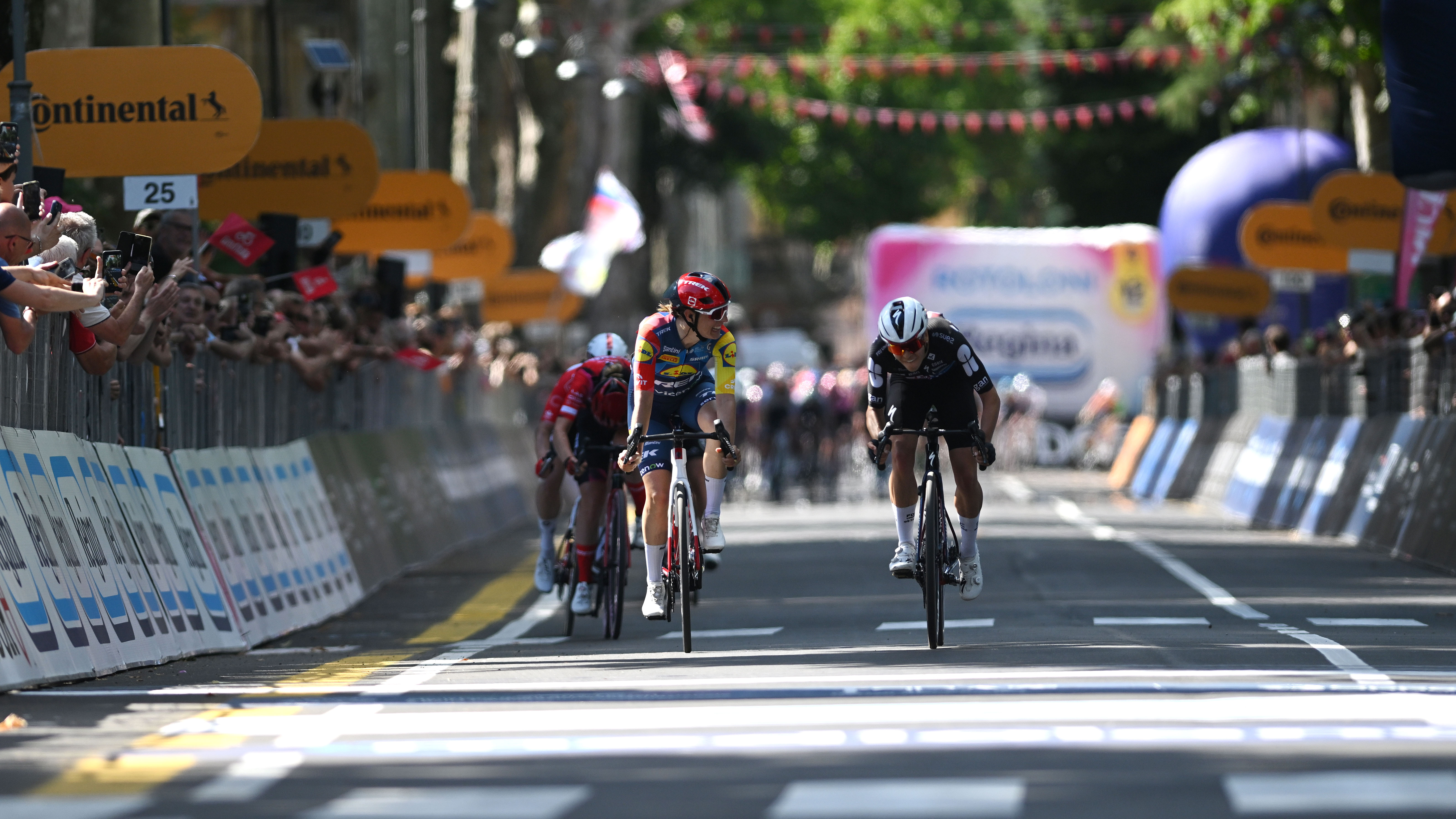 C&amp;eacute;lia Gery and Lucinda Brand at the finish of stage 7 of the Giro d'Italia women 2026