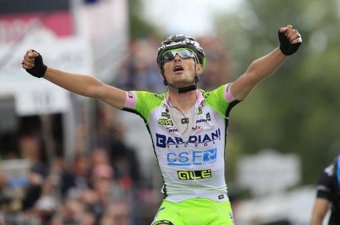 Enrico Battaglin (Bardiani - CSF) raises his arms