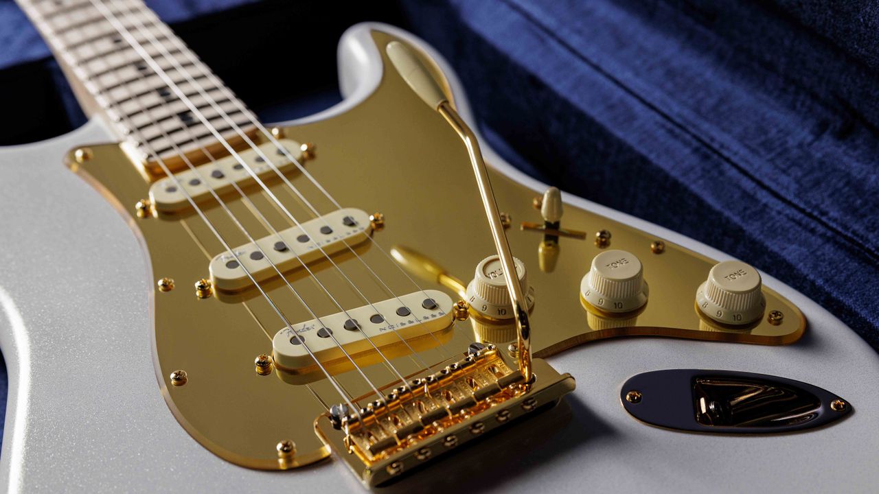 Fender H.E.R Strat