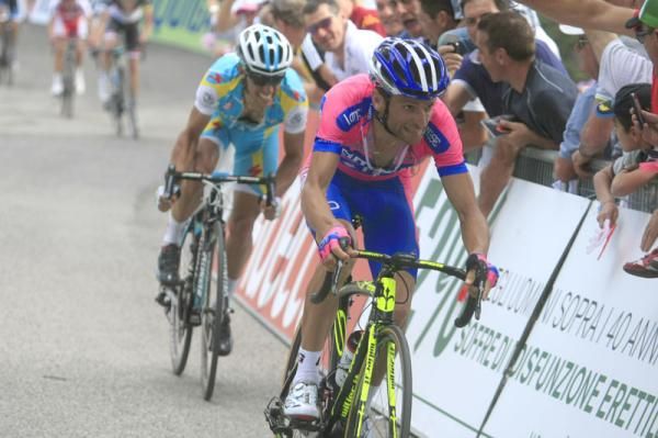 Michele Scarponi (Lampre - ISD) leads Paolo Tiralongo (Astana)