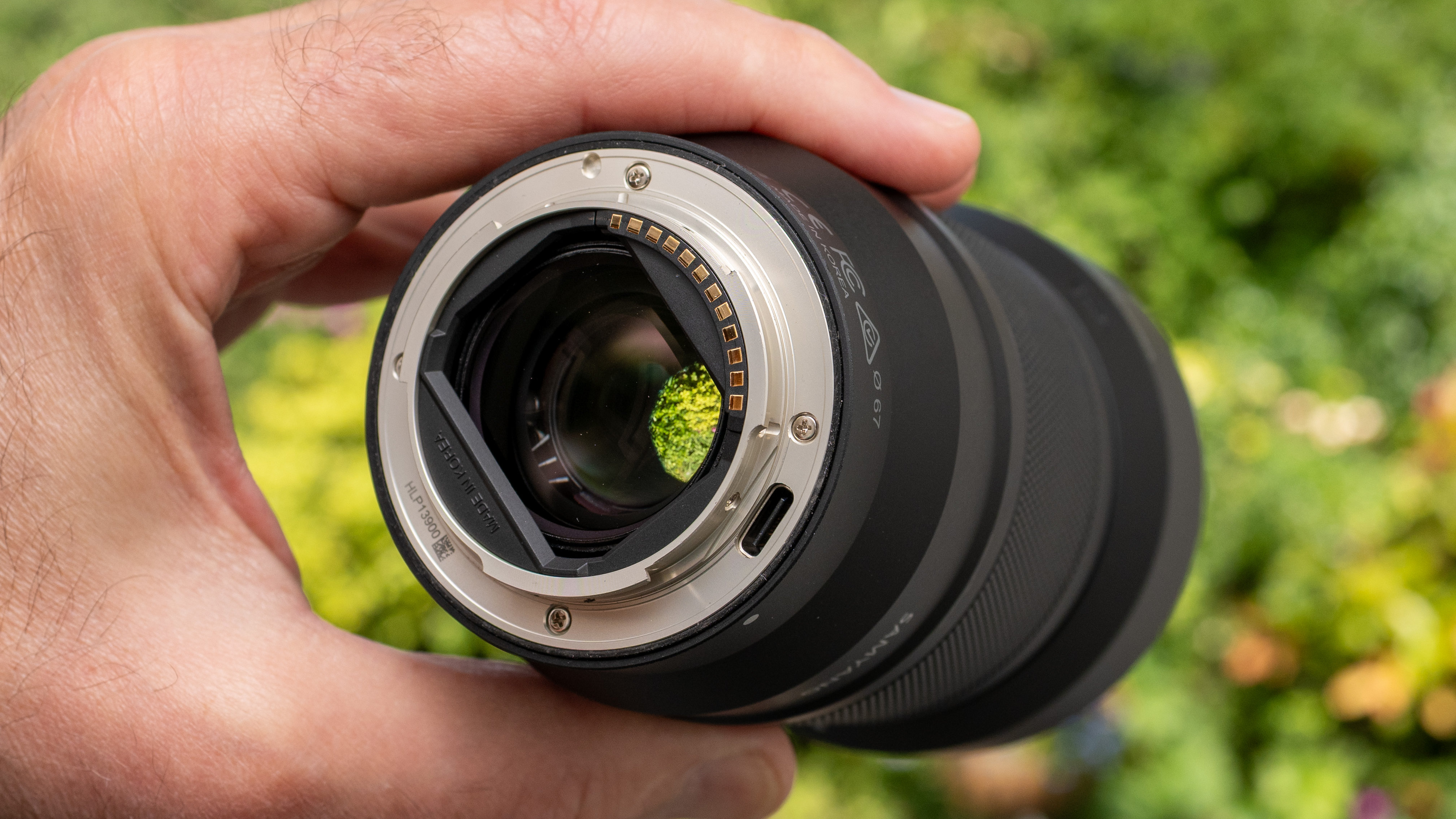 LK Samyang AF 35mm f/1.4 P FE product image held in hand