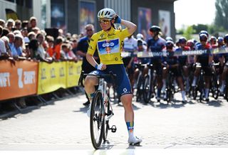 Charlotte Kool in the yellow jersey at the start of stage two of the Tour de France Femmes 2024