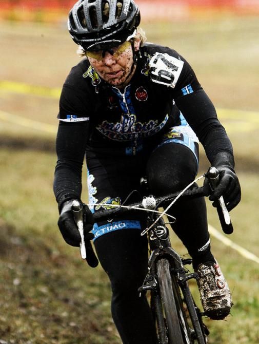 Last lap with two turns to go, Laura Van Gilder (Mellow Mushroom) has clear sight of the finish line.