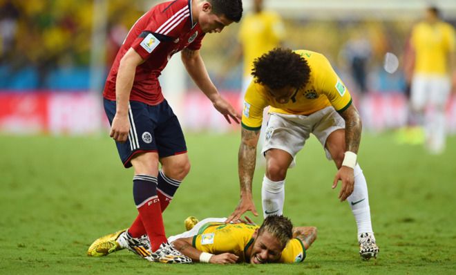 Brazil&amp;#039;s Neymar goes down with an unfortunate fracture