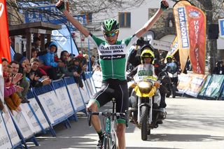 Hugh Carthy wins stage one of the 2016 Vuelta Asturias