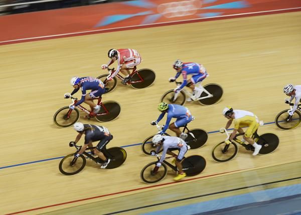 Action from the omnium's penultimate event, the 15km scratch race.