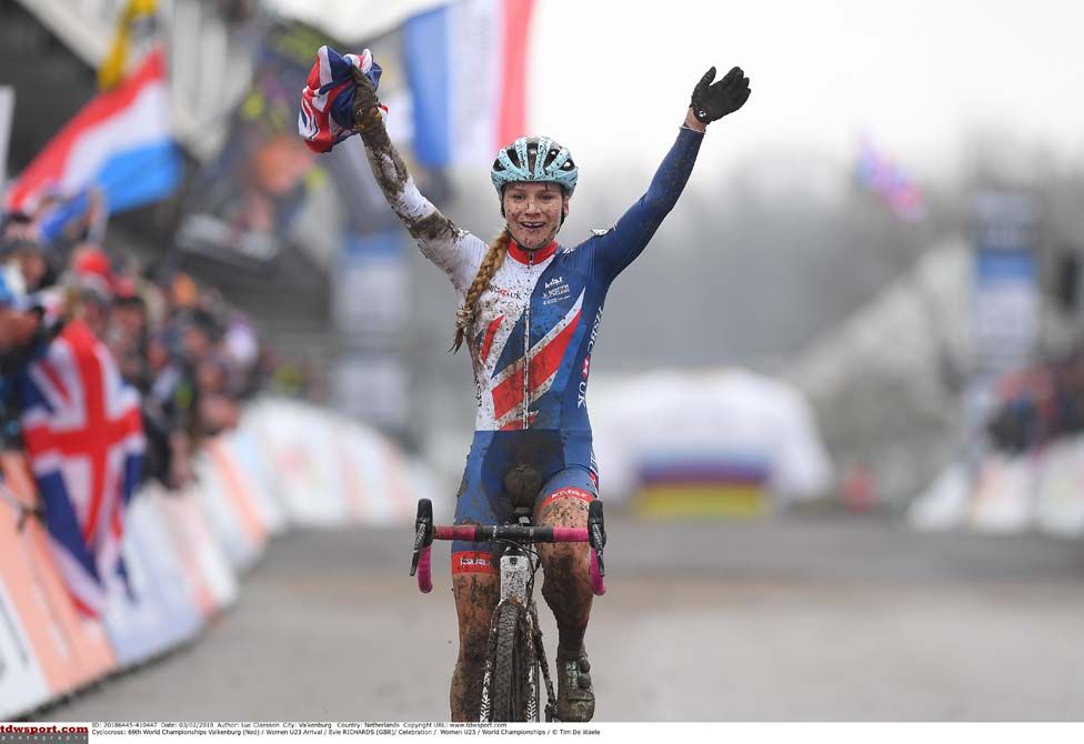 Evie Richards (Great Britain) wins the women's u23 title at the Cyclo-cross Worlds