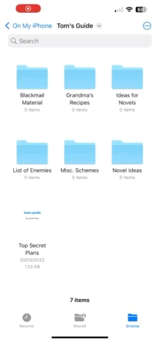 GIF-файл, показывающий, как выбрать несколько элементов сетки в iOS.