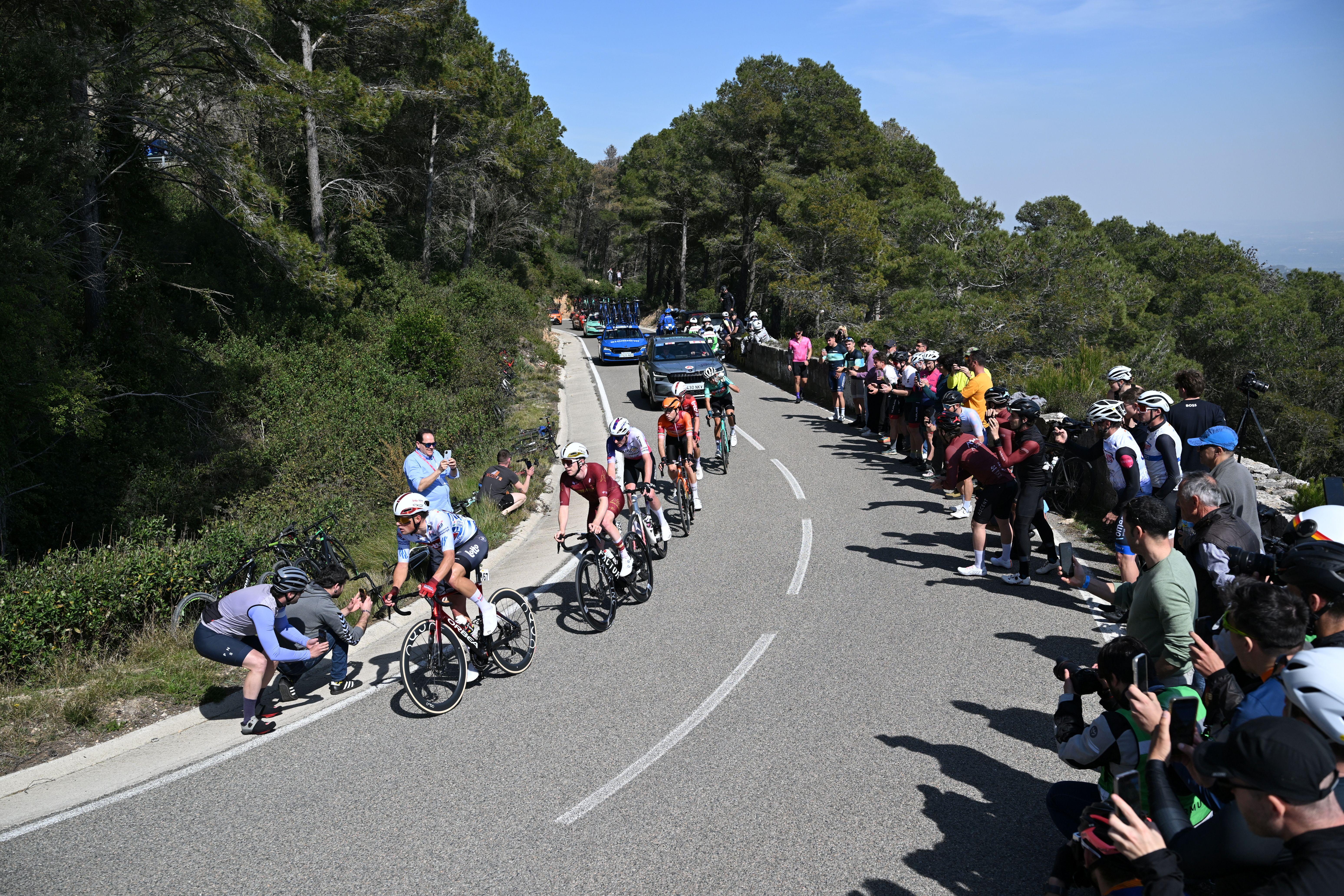 Volta a Catalunya stage 3 LIVE: The peloton is closing the gap to six man break