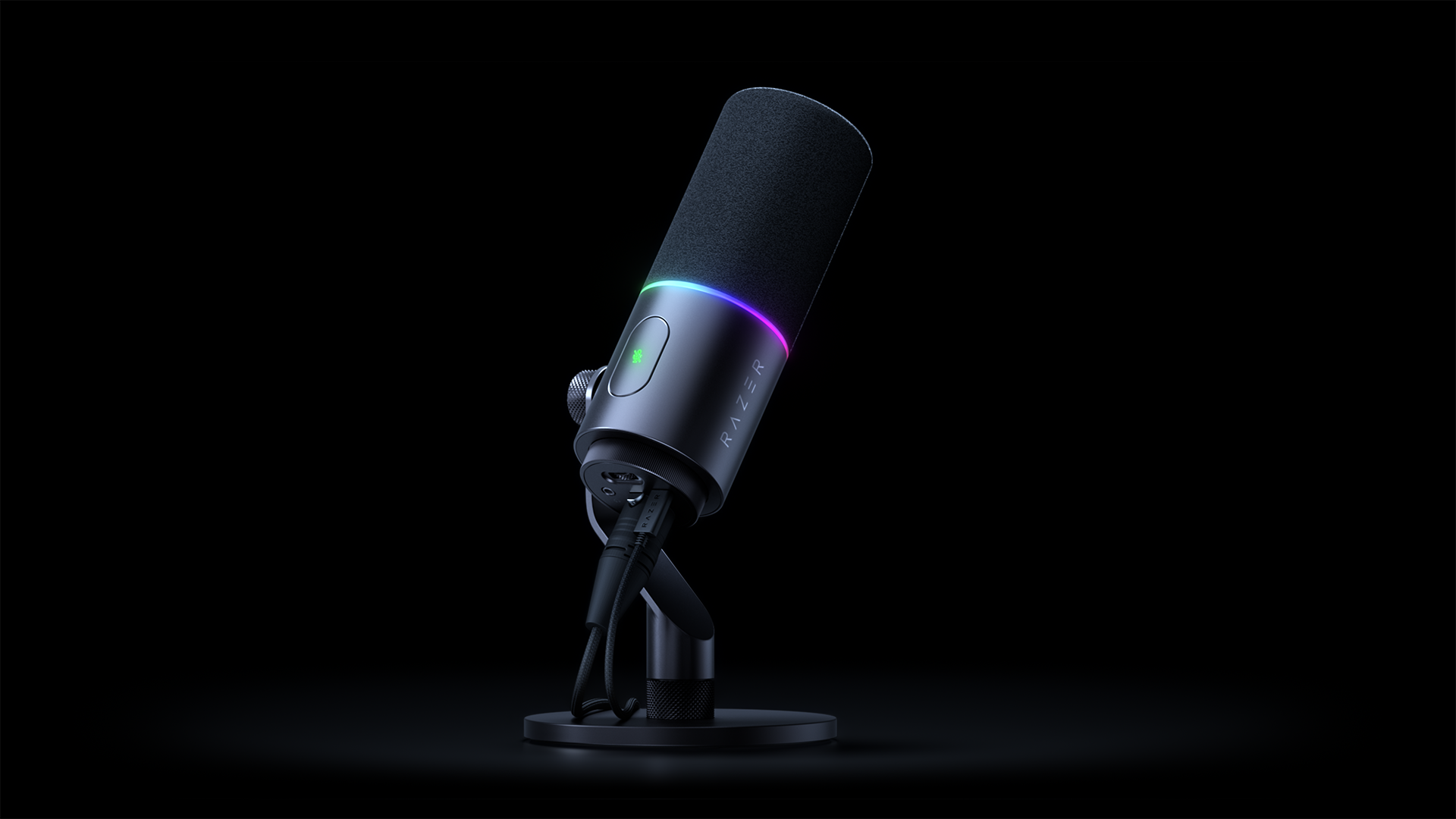 Razer Seiren V3 Pro microphone lifestyle image