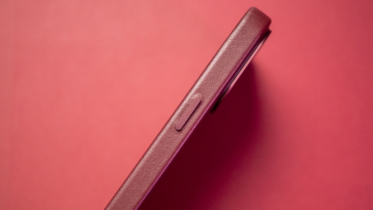 Mujjo leather case iPhone 15 Pro Max