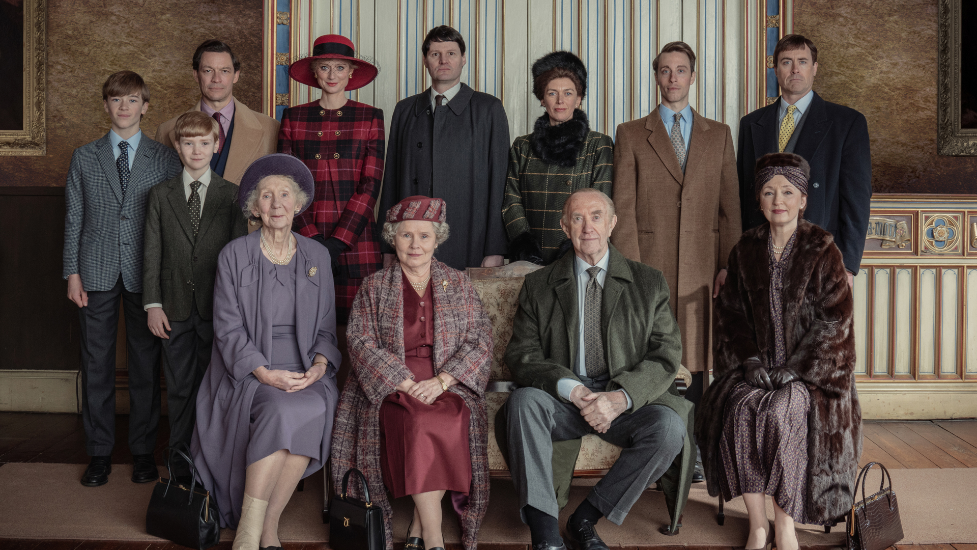 La famille royale pose pour un portrait dans la saison 5 de The Crown sur Netflix