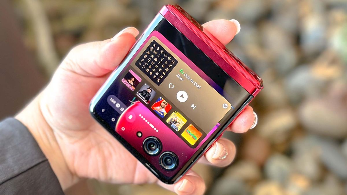 Motorola Razr+ (2023) handson review This is big TechiAzi