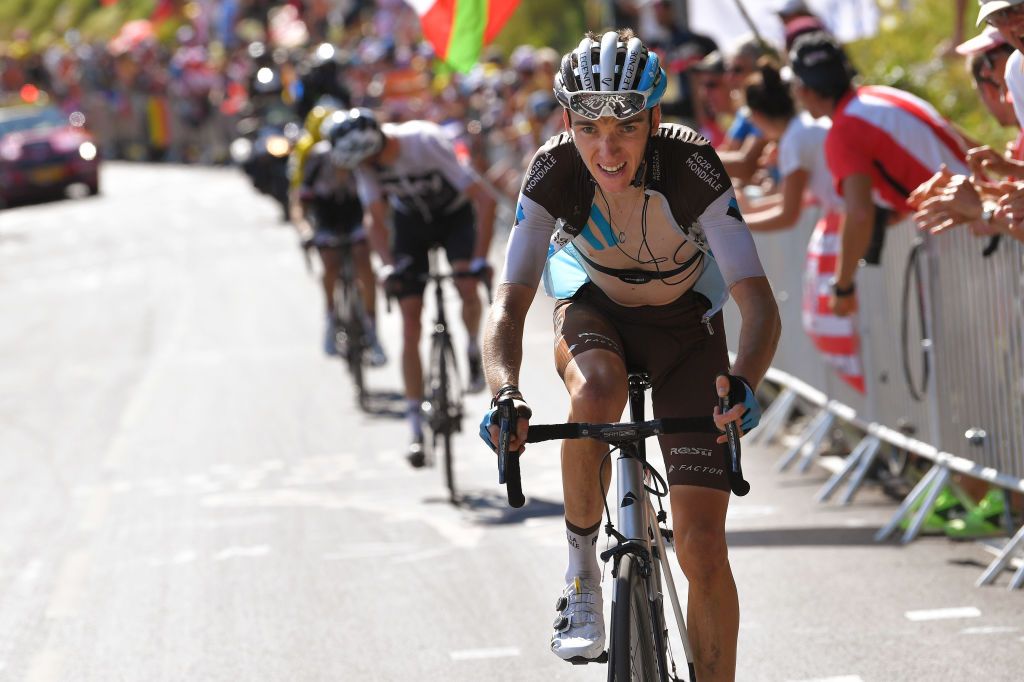 Romain Bardet attacks