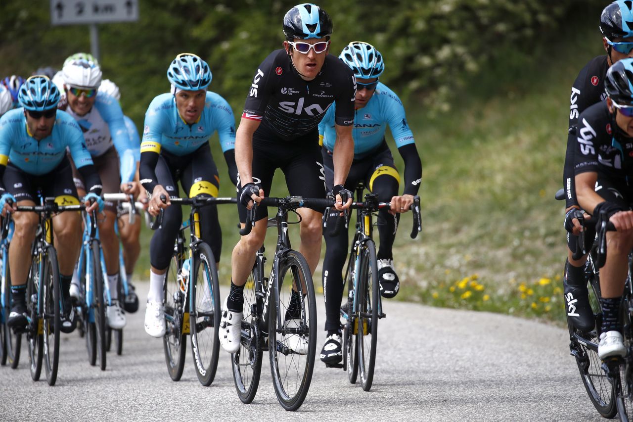 Geraint Thomas (Sky) accelerates