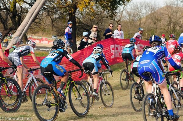 Elite women head out onto the grass portion of the course