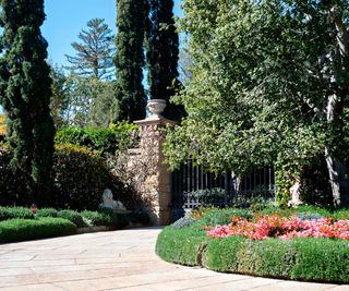 The gated driveway of Meghan and Harrys Califronia Home