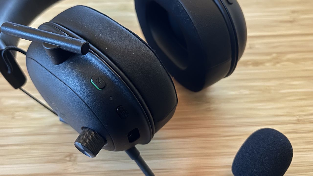 Razer BlackShark V2 Hyperspeed close up on controls