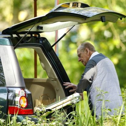 Prince Philip unloading his trunk 
