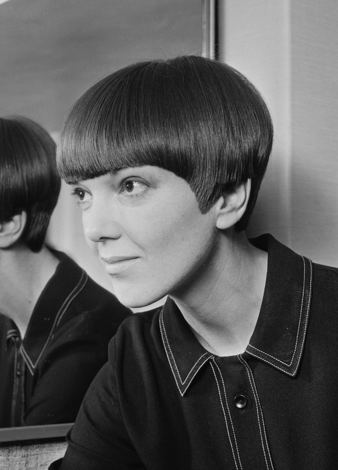 English fashion designer Mary Quant with her new bob cut hairstyle by hairdresser Vidal Sassoon, London, 10th November 1964