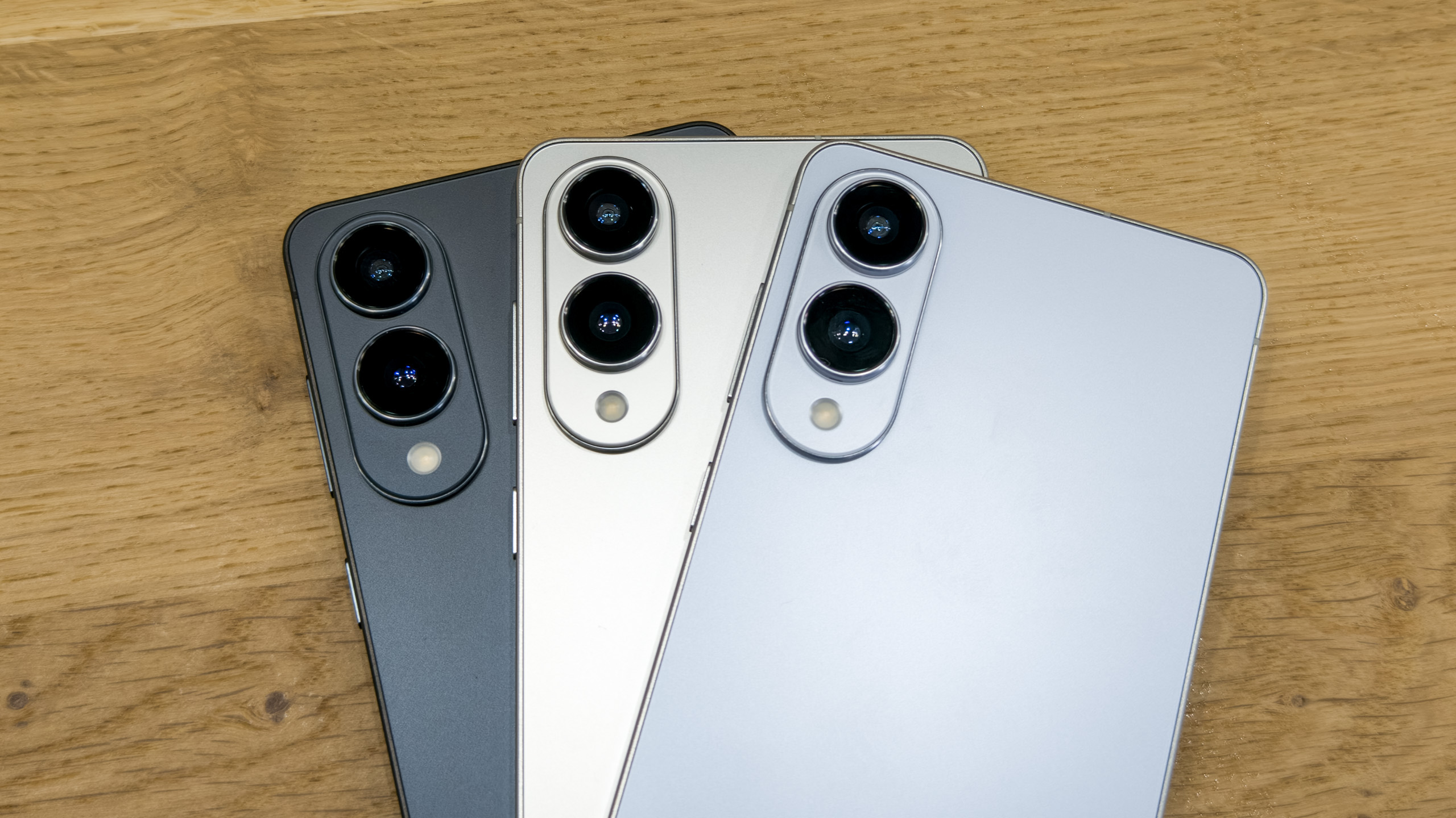 The Galaxy S25 Edge in all three colors