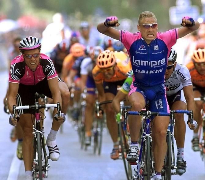 Robbie Hunter celebrates victory in stage 16 of the 2001 Vuelta a Espana