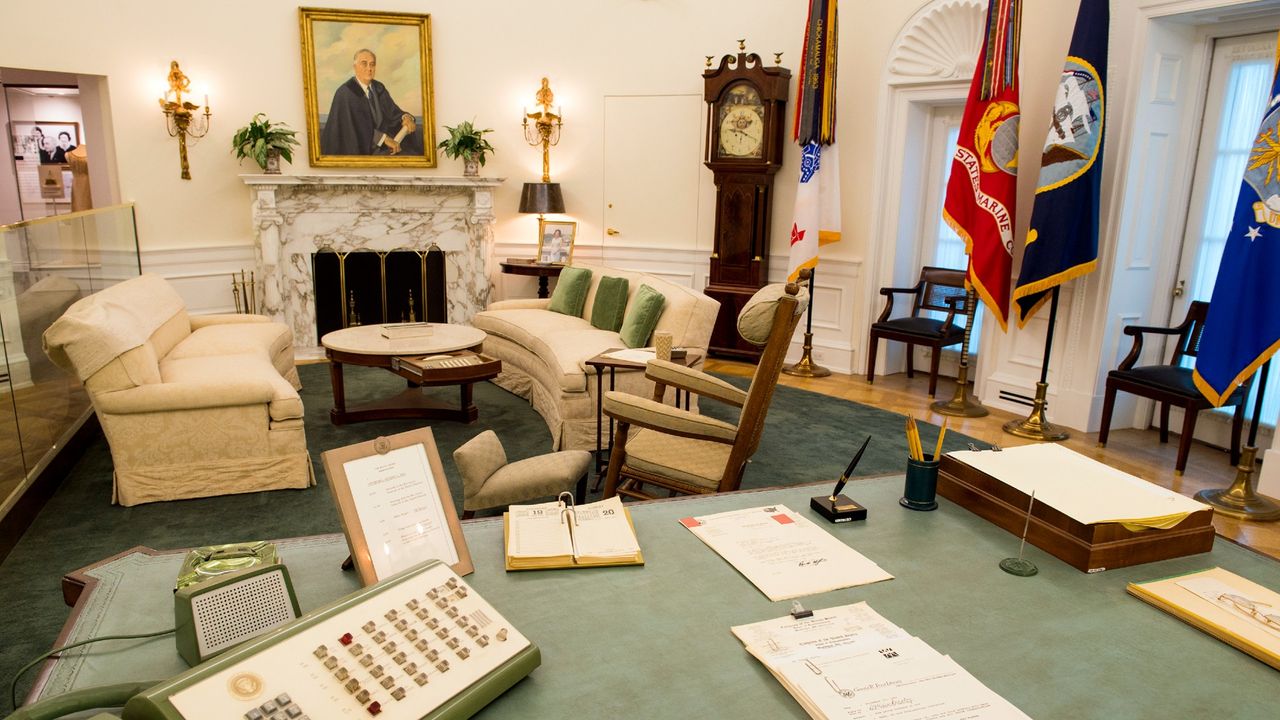 The replica of Lyndon Baines Johnson&#039;s Oval Office at his Texas presidential library